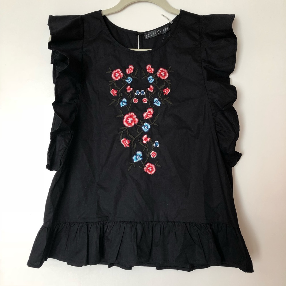 NWT Potters Pot Embroidered Top!